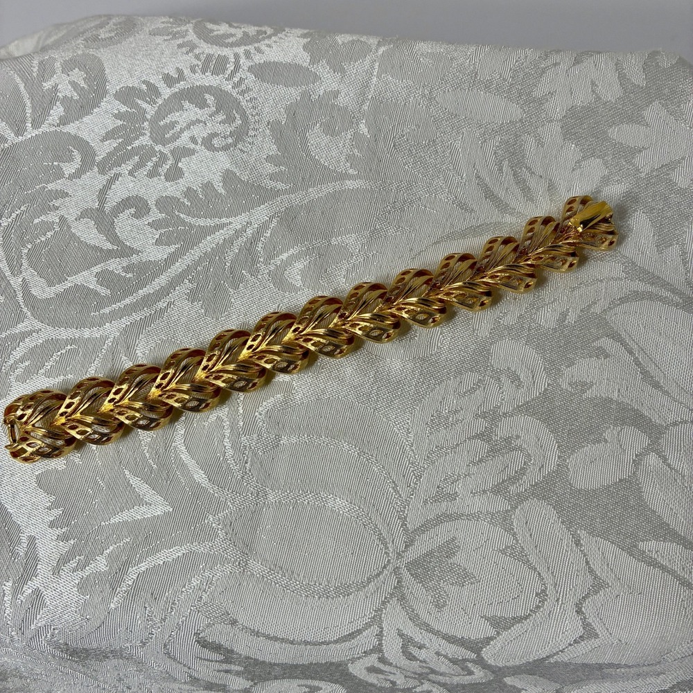 VTG Lisner Gold Tone Textured Leaf Link Bracelet MCM Costume Jewelry